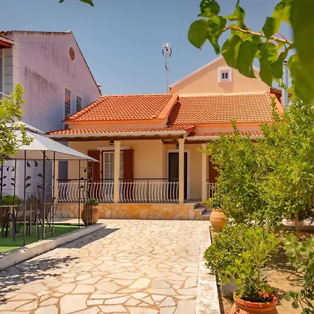Διαμέρισμα Four Seasons Λευκίμμη